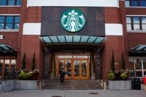 Starbucks pronta a oltre mille licenziamenti